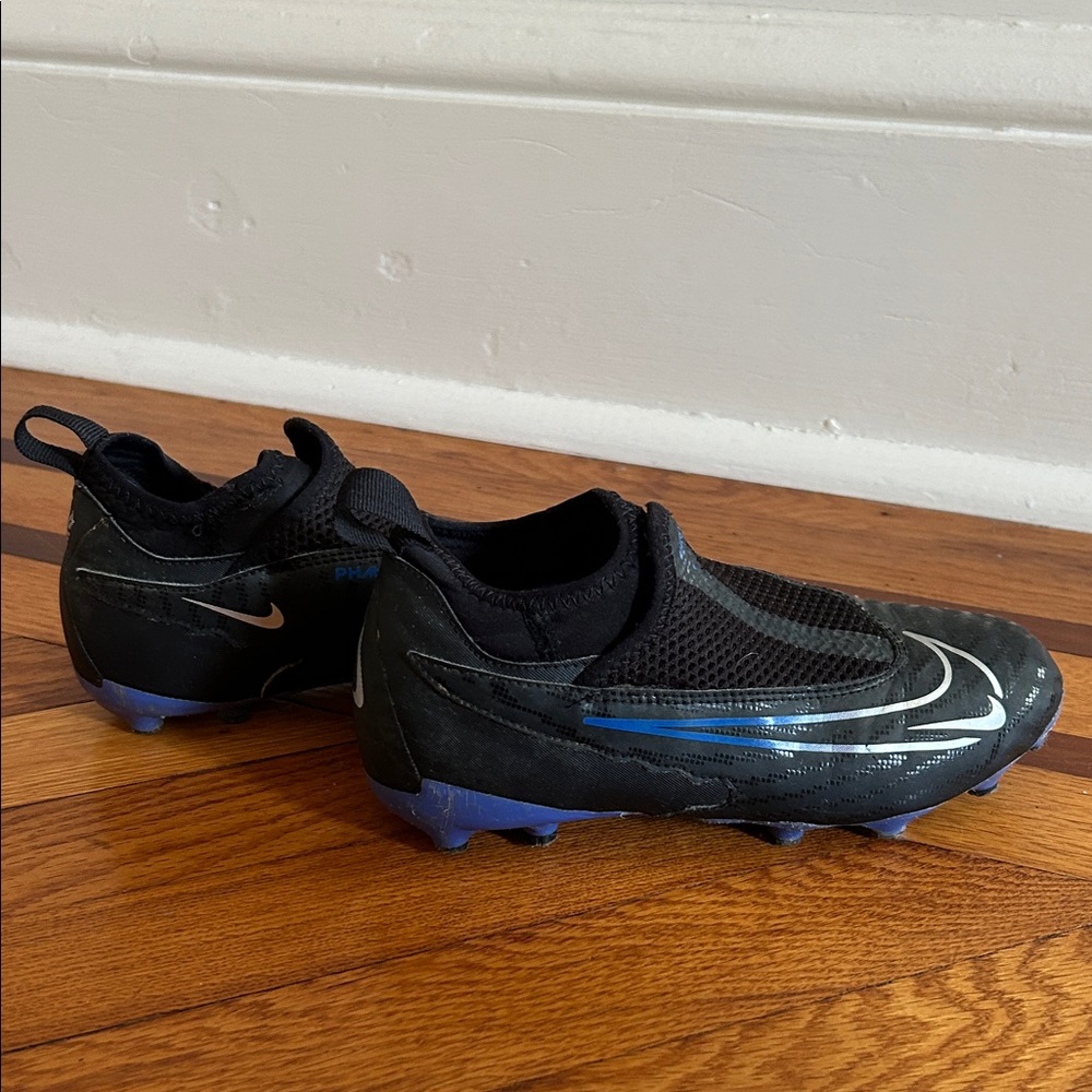 Nike Jr FX Phantom Academt - Kids Black and Blue Soccer Cleats - size 2